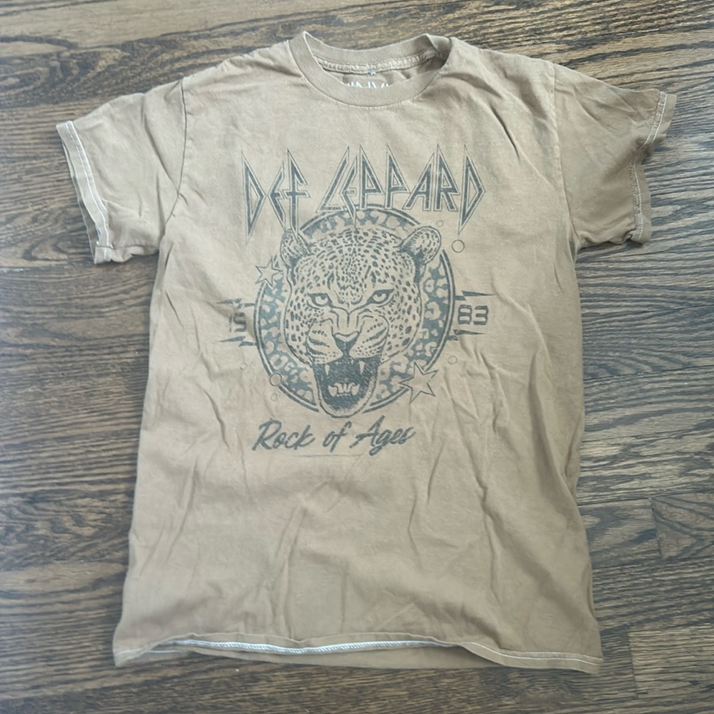 Def lepard graphic tee
